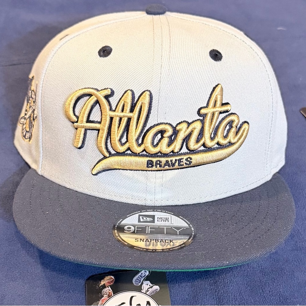 ATLANTA BRAVES 76 NEW ERA 9Fifty SNOW GRAY & LIGHT NAVY Snapback KELLY GREEN bot